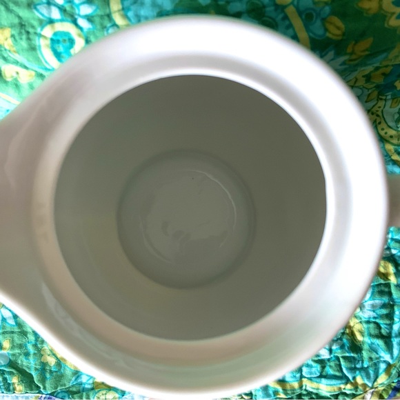 Small White Ceramic 5 Cup Minimalist Tea Pot - Picture 4 of 7